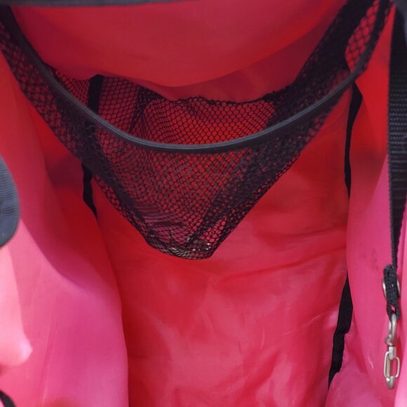 ZÜCA Sport Hot Pink Insert Rolling Bag w/ Black Frame - Picture 3 of 6